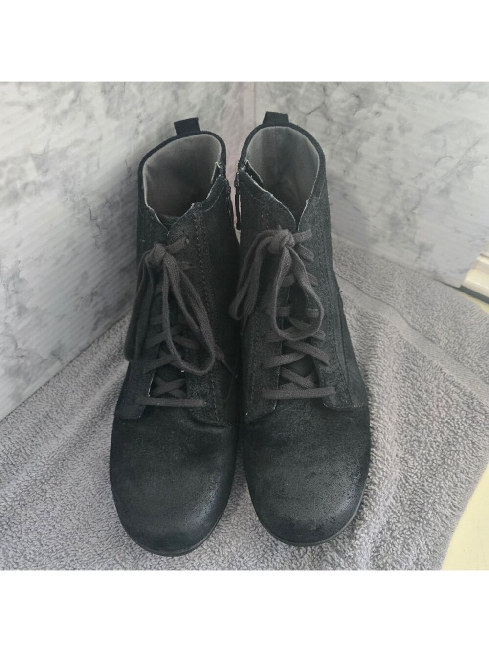 Dansko Fergie Lace-Up Bootie Womens Sz (EU 40 / US 9.5)